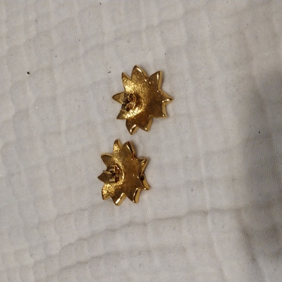 Vintage Avon 1980, earrings glitter enamel yellow poinsettia gold tone. - Picture 2 of 3